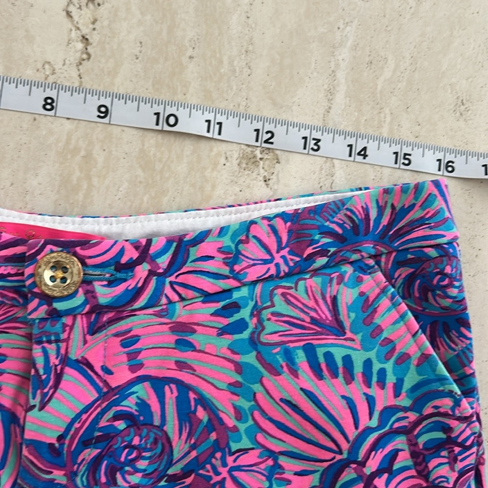 Lilly Pulitzer stretch shorts - Picture 2 of 8